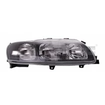 VOLVO ALKATRÉSZ : 8693568-1016919-Volvo-Fényszóró jobb H7 irányjelzővel